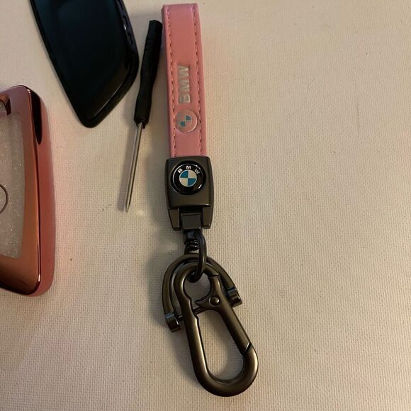 BMW Logo key fob Keychain in Pink Leather & Key Fob Cover pink & black NWT - Picture 2 of 5